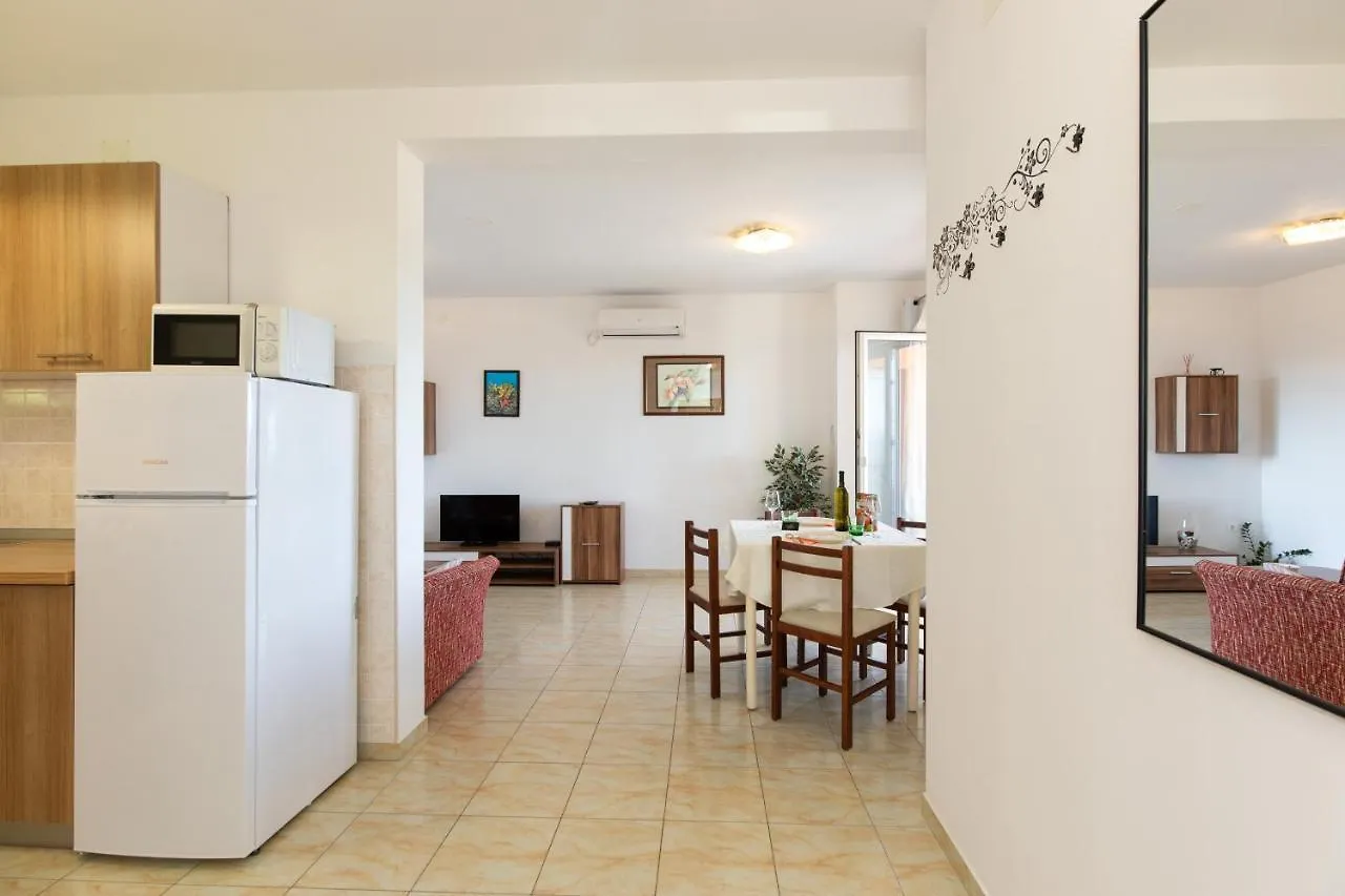 La Vista Apartments With Pool Salatić