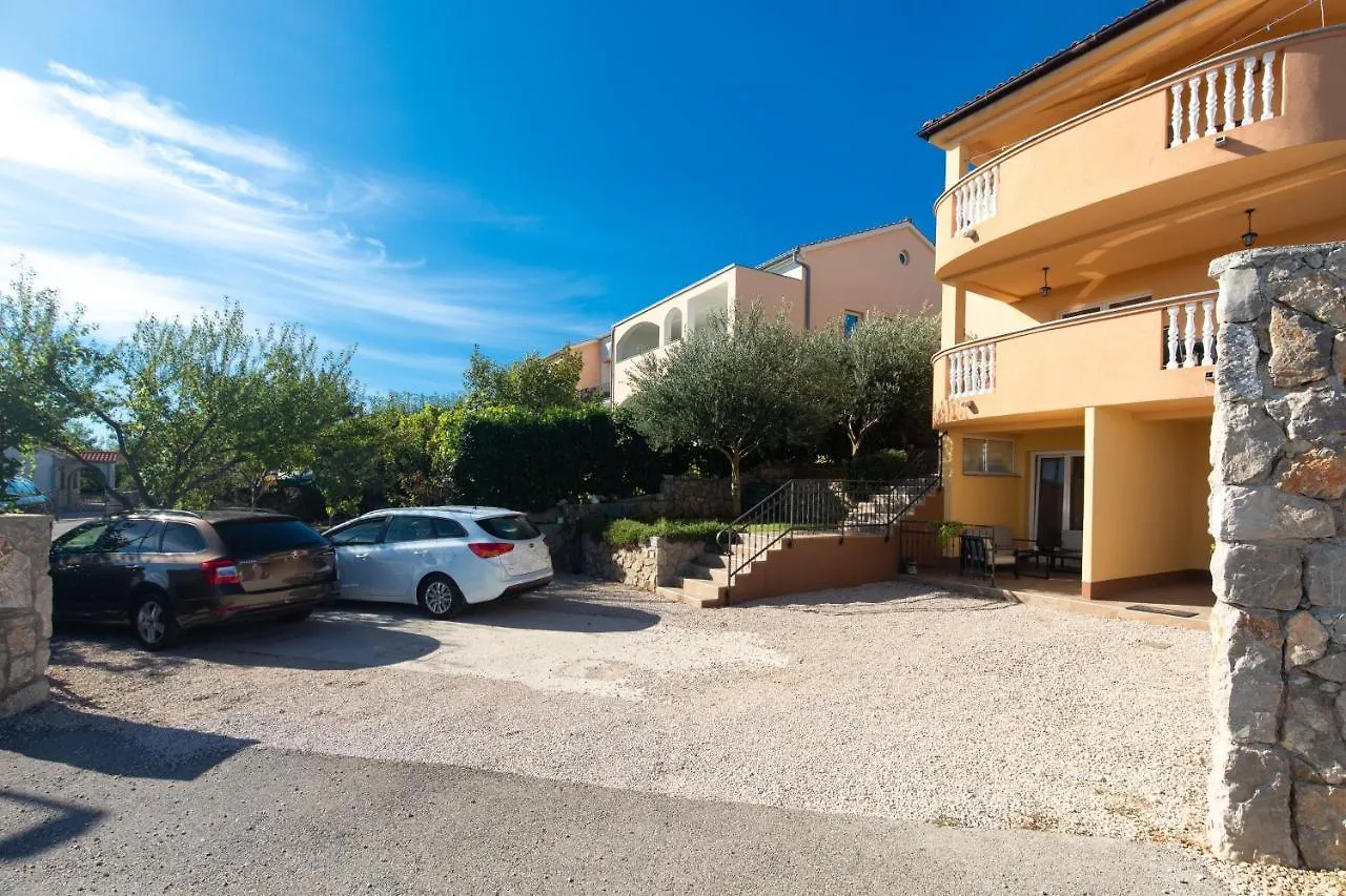 La Vista Apartments With Pool