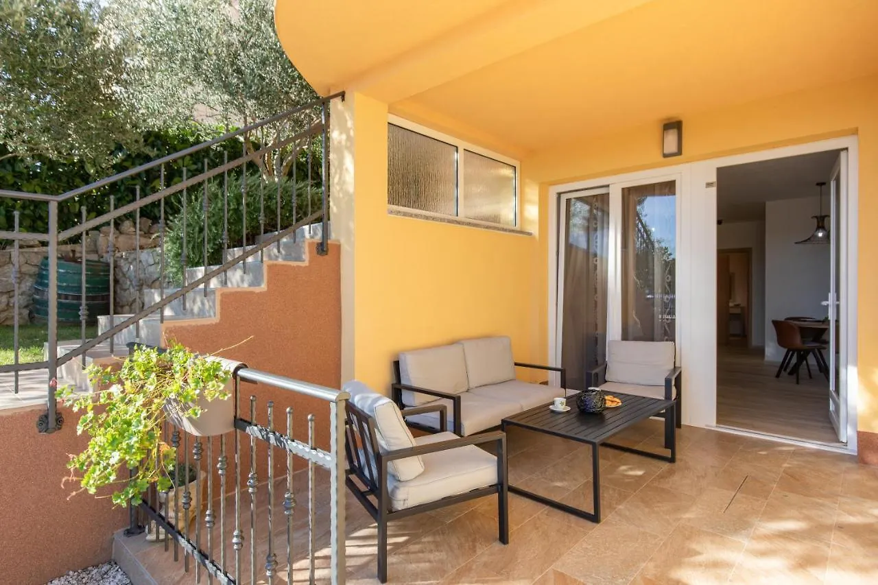 La Vista Apartments With Pool